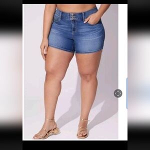 Torrid Perfect Vintage Stretch Mid-Rise Dolce Vita Blue Denim Shorts Sz 22